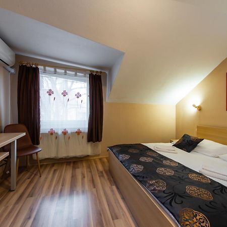 Penzion Siesta Vráble Buitenkant foto